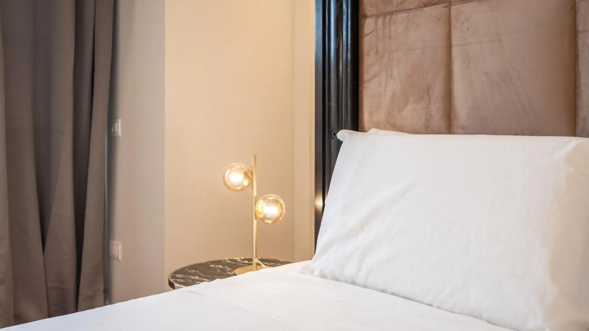 Luxury Suites In The Heart Of Cagliari 0*,