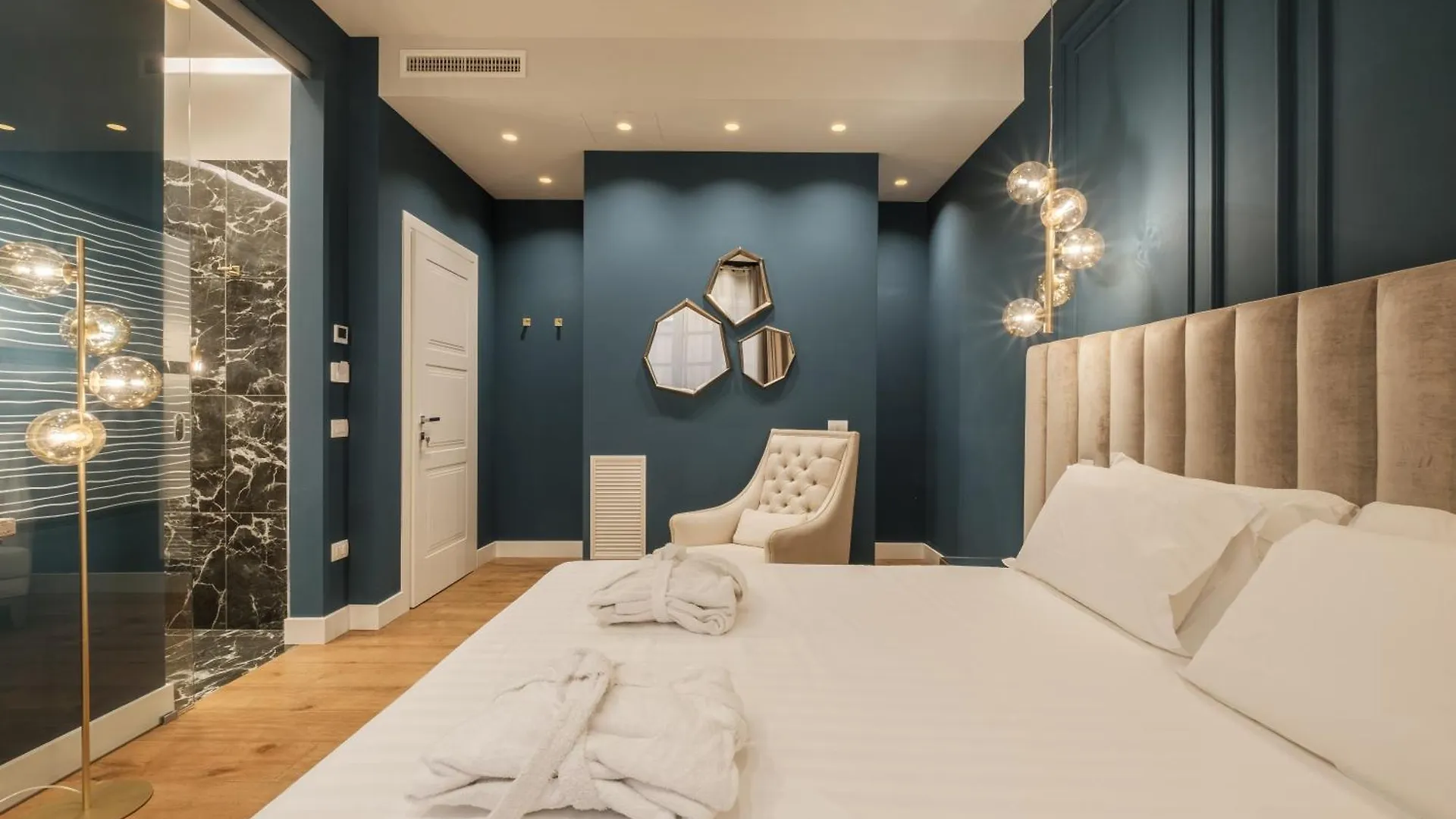 Luxury Suites In The Heart Of Cagliari 0*,